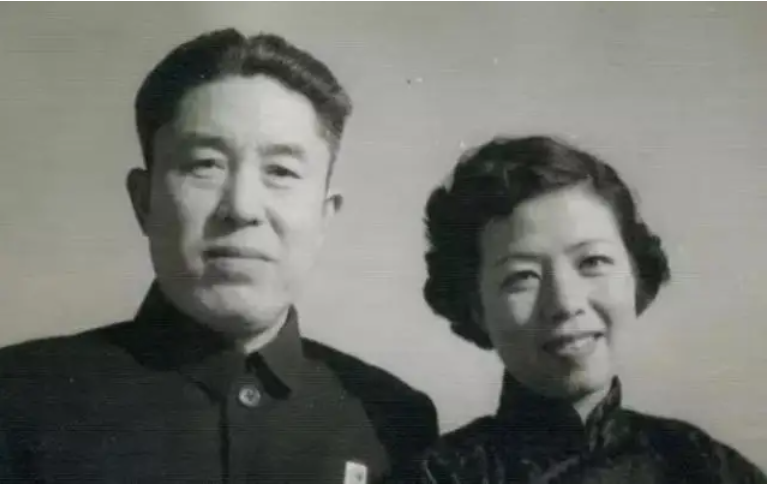 郑洞国到北京工作，妻子嫌北方冷闹离婚，多年后请求复婚被拒绝